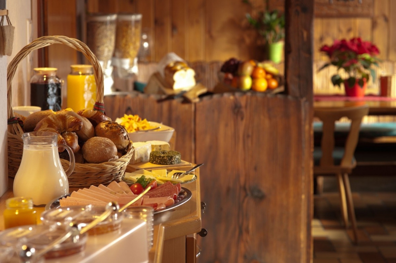 boulangerie-BAIROLS-min_breakfast_buffet_food_restaurant_meal_hotel_plate_fresh-718745